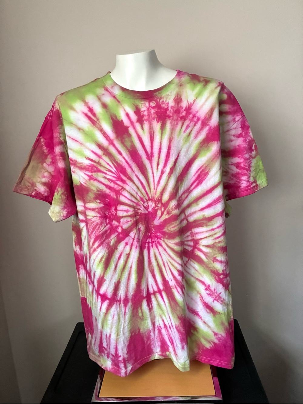 Gildan Pink & Lime Spiral Tie-Dye Crewneck Tee Unisex Large